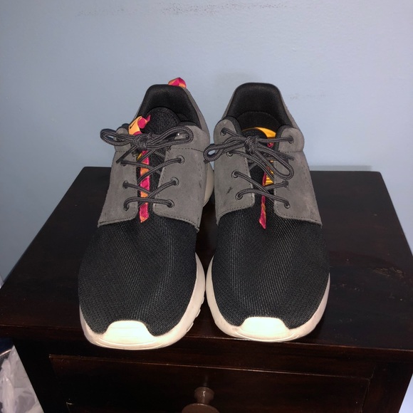 Nike Roche Run - Picture 2 of 5